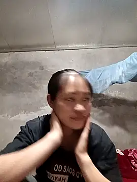 Snapshot of Young_vietnamese chatting on 10-20-25, 05:30 Young vietnamese online show from 10-20-25, 05:30