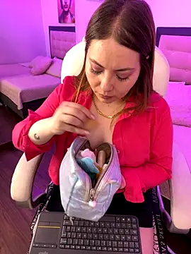 Snapshot of kattee_adams chatting on 12-05-25, 01:09 kattee adams online show from 12-05-25, 01:09