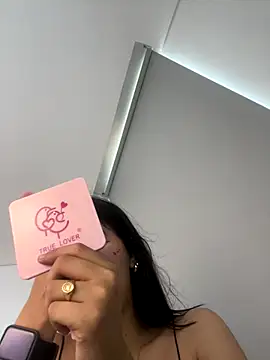 Snapshot of emi_star chatting on 10-14-25, 10:10 emi star online show from 10-14-25, 10:10