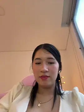 Snapshot of emi_star chatting on 10-30-25, 10:21 emi star online show from 10-30-25, 10:21