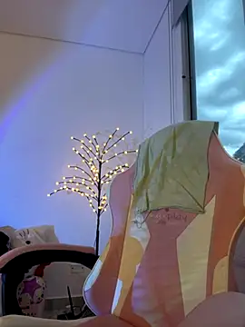 Snapshot of emi_star chatting on 11-19-25, 10:32 emi star online show from 11-19-25, 10:32