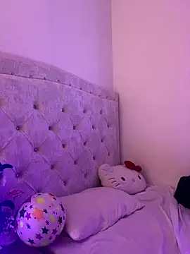 Snapshot of emi_star chatting on 12-23-25, 12:52 emi star online show from 12-23-25, 12:52