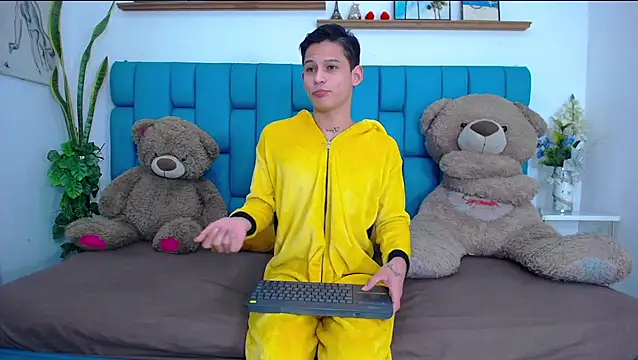 Snapshot of Brian_hot chatting on 03-02-26, 11:17 Brian hot online show from 03-02-26, 11:17