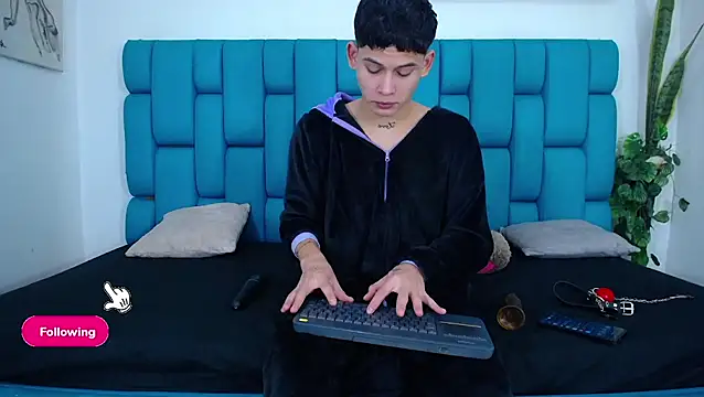 Brian hot online show from 04-27-26, 01:09