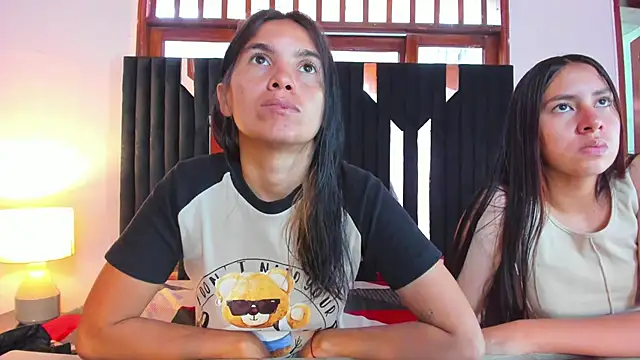 Sofy and Mia online show from 10-29-25, 12:18