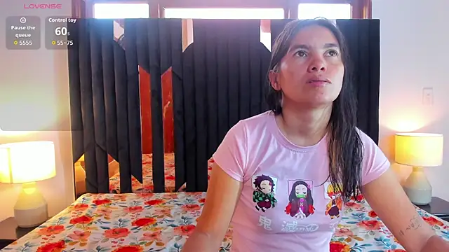 Sofy and Mia online show from 11-26-25, 12:39