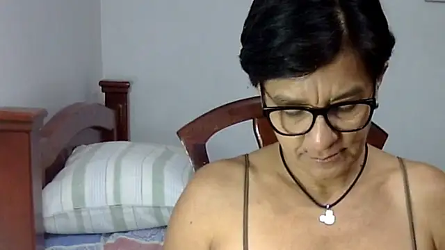 LunaLUVX online show from 10-19-25, 02:45