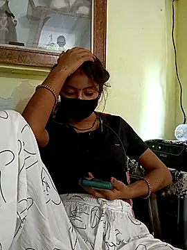 Snapshot of Payal_G chatting on 10-15-25, 04:23 Payal G online show from 10-15-25, 04:23