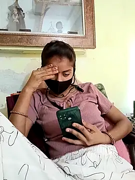 Snapshot of Payal_G chatting on 10-18-25, 04:04 Payal G online show from 10-18-25, 04:04