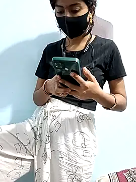 Snapshot of Payal_G chatting on 11-03-25, 04:03 Payal G online show from 11-03-25, 04:03