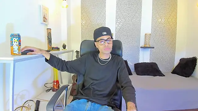 Snapshot of JacobBlackwell_ chatting on 11-25-25, 07:25 JacobBlackwell online show from 11-25-25, 07:25