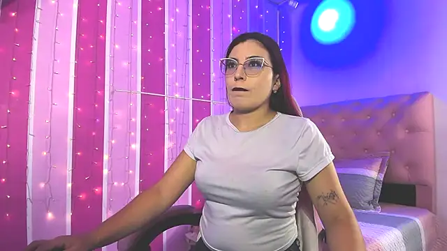 Snapshot of allison_mc chatting on 11-19-25, 03:50 allison mc online show from 11-19-25, 03:50