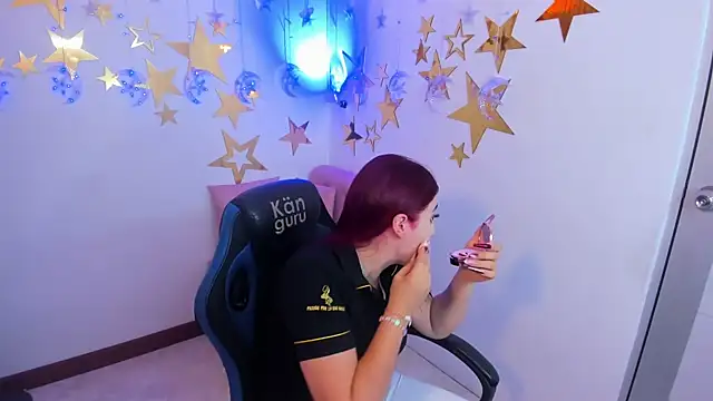 Snapshot of allison_mc chatting on 12-05-25, 03:26 allison mc online show from 12-05-25, 03:26