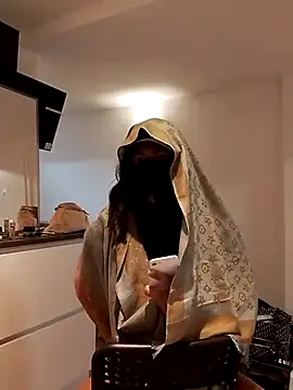 Snapshot of loubnarabb chatting on 11-01-25, 08:00 loubnarabb online show from 11-01-25, 08:00