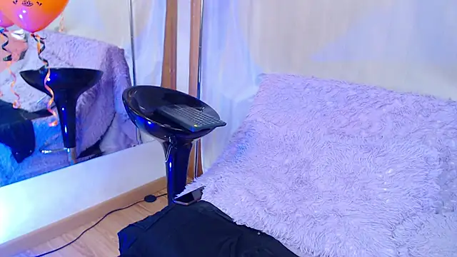 Snapshot of LizzyGrey_ chatting on 10-30-25, 07:21 LizzyGrey online show from 10-30-25, 07:21