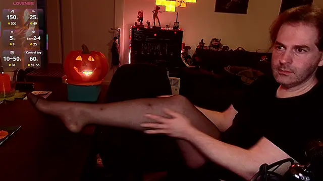 Snapshot of SexyGamerAndy chatting on 10-30-25, 03:19 SexyGamerAndy online show from 10-30-25, 03:19