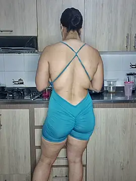 Snapshot of karla-bruni chatting on 10-28-25, 10:19 karla-bruni online show from 10-28-25, 10:19