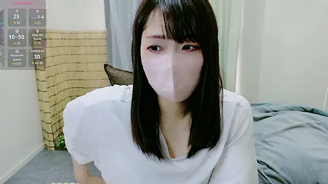 Snapshot of Natsumi-chan chatting on 10-13-25, 03:28 Natsumi-chan online show from 10-13-25, 03:28