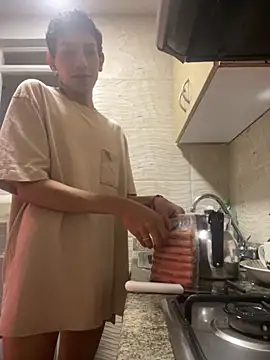 Snapshot of SiaraRealist chatting on 11-04-25, 08:08 SiaraRealist online show from 11-04-25, 08:08