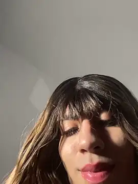 Snapshot of SiaraRealist chatting on 11-15-25, 01:14 SiaraRealist online show from 11-15-25, 01:14