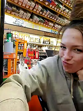 Snapshot of Cassaroll333 chatting on 02-01-26, 04:49 Cassaroll333 online show from 02-01-26, 04:49