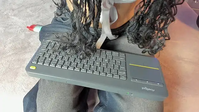 Snapshot of Violeta_js chatting on 12-22-25, 06:32 Violeta js online show from 12-22-25, 06:32