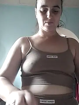 Snapshot of Ella-433 chatting on 11-26-25, 12:17 Ella-433 online show from 11-26-25, 12:17