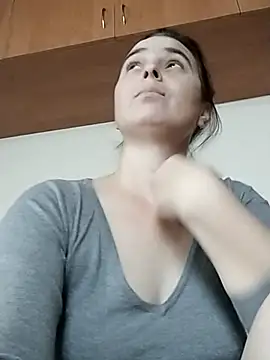 Snapshot of Ella-433 chatting on 12-14-25, 10:42 Ella-433 online show from 12-14-25, 10:42