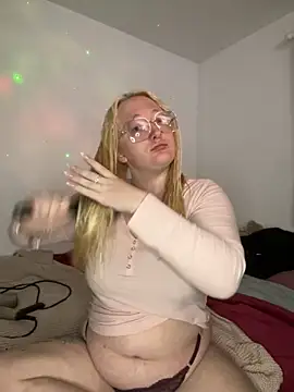 Snapshot of SashaMaexox chatting on 10-28-25, 08:22 SashaMaexox online show from 10-28-25, 08:22