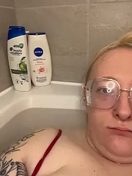 Snapshot of SashaMaexox chatting on 11-06-25, 09:05 SashaMaexox online show from 11-06-25, 09:05