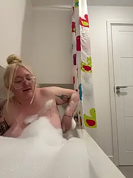 Snapshot of SashaMaexox chatting on 12-21-25, 04:47 SashaMaexox online show from 12-21-25, 04:47