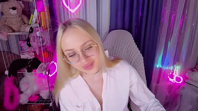 CeaneLino online show from 04-21-26, 03:50