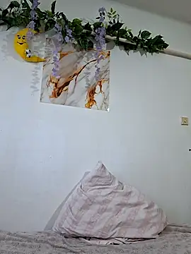 Snapshot of Nika_aa chatting on 05-06-26, 05:18 Nika aa online show from 05-06-26, 05:18