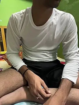 Snapshot of foxythebold chatting on 10-11-25, 05:22 foxythebold online show from 10-11-25, 05:22