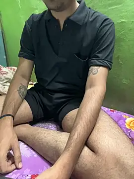 Snapshot of foxythebold chatting on 10-13-25, 05:24 foxythebold online show from 10-13-25, 05:24