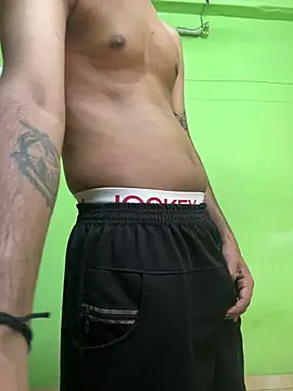 Snapshot of foxythebold chatting on 10-22-25, 06:35 foxythebold online show from 10-22-25, 06:35