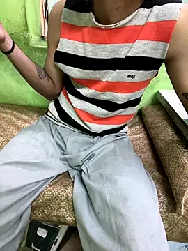 Snapshot of foxythebold chatting on 10-24-25, 06:10 foxythebold online show from 10-24-25, 06:10