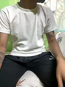 Snapshot of foxythebold chatting on 11-23-25, 07:19 foxythebold online show from 11-23-25, 07:19