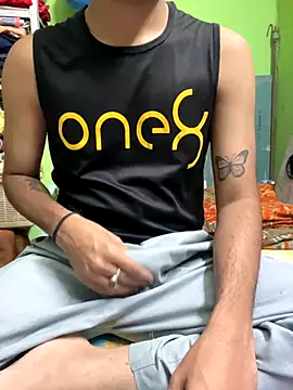 Snapshot of foxythebold chatting on 12-16-25, 05:40 foxythebold online show from 12-16-25, 05:40