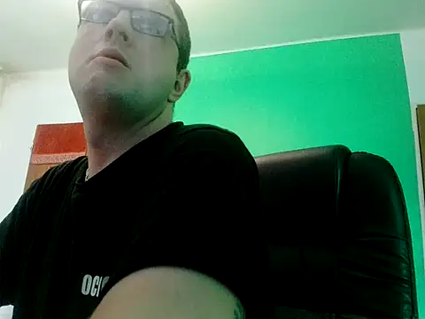 Snapshot of SexiDevil3 chatting on 10-19-25, 08:15 SexiDevil3 online show from 10-19-25, 08:15