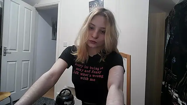 cinnamon-xx online show from 05-28-26, 03:59