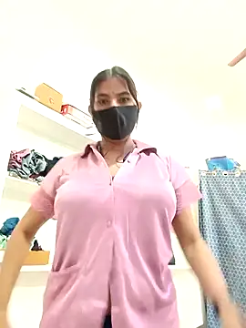 Hot radhaji online show from 02-18-26, 03:57