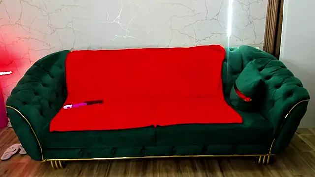 TinyVixen  online show from 10-12-25, 04:11