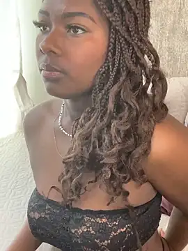 Snapshot of KarinaFlowers_ chatting on 10-23-25, 12:04 KarinaFlowers  online show from 10-23-25, 12:04