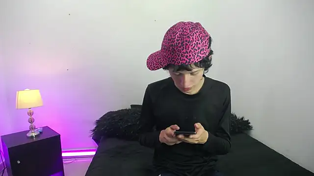 Emo Boy  online show from 11-10-25, 03:49