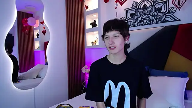 Emo Boy  online show from 02-17-26, 08:04