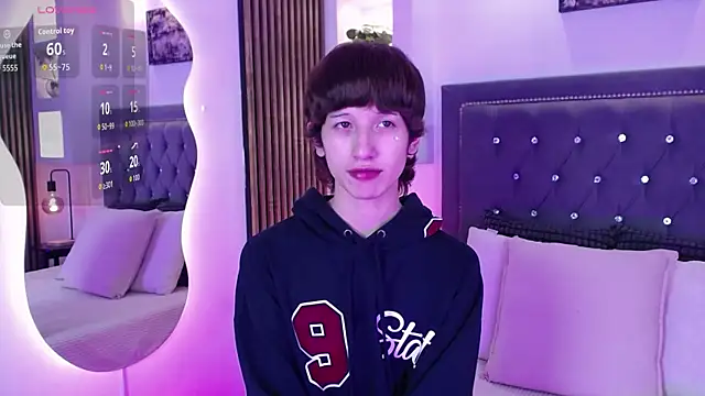 Emo Boy  online show from 04-24-26, 08:33