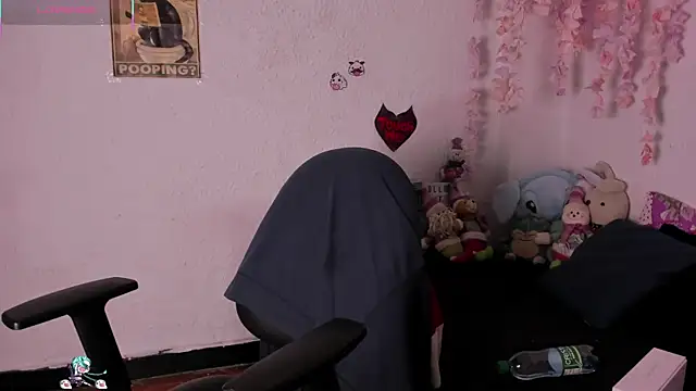 Snapshot of Emilycollei chatting on 11-30-25, 09:13 Emilycollei online show from 11-30-25, 09:13