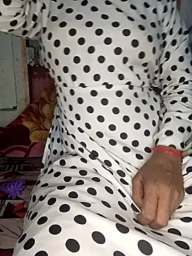Sexy Riya Bhabhi online show from 12-18-25, 07:14