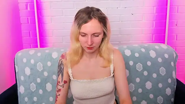 LikiLips online show from 12-19-25, 01:01